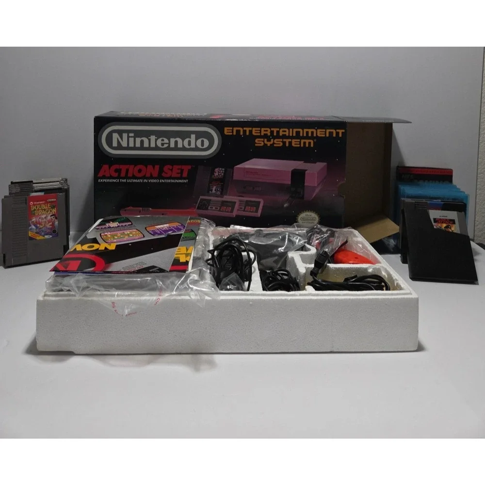 Nintendo NES Action Set Console CIB Zapper Controllers 15 Games Bundle